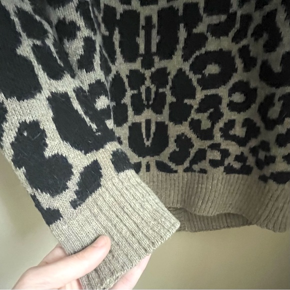 Topshop leopard print v-neck cardigan with front buttons & pockets - Picture 10 of 11